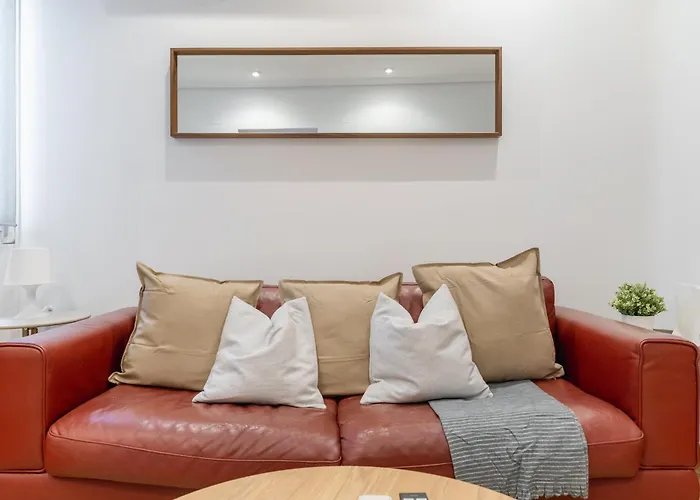 Central Cozy -1Bedroom 1Bath -Anton Martin